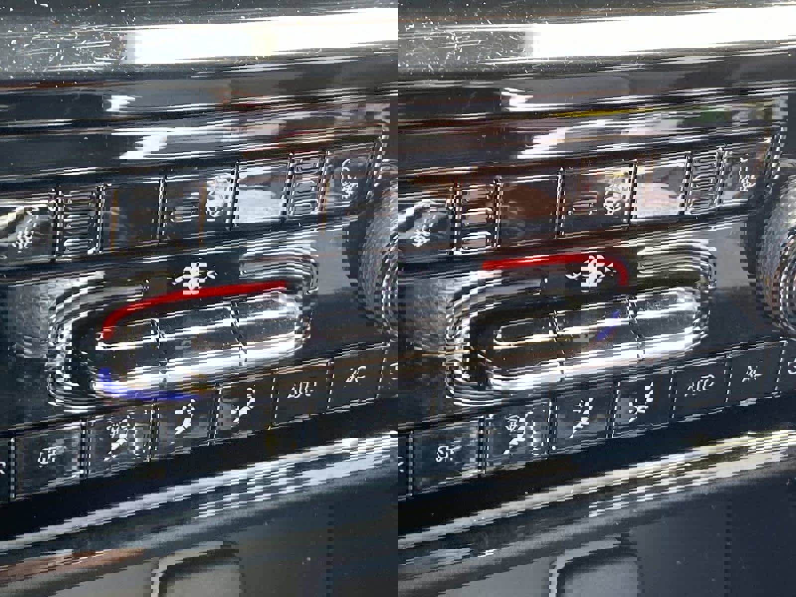 Certified 2024 Jeep Grand Cherokee Altitude image 30