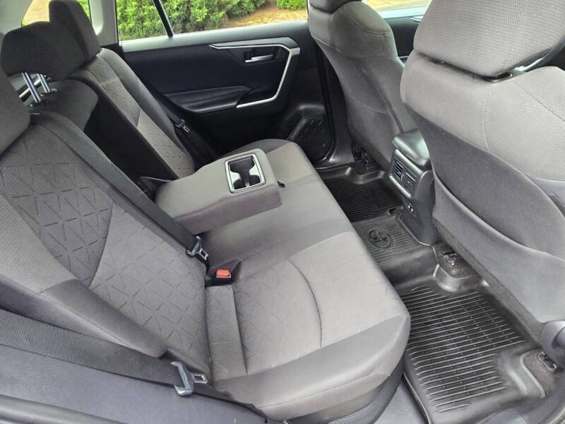 Used 2020 Toyota RAV4 XLE w/ Convenience Package image 15