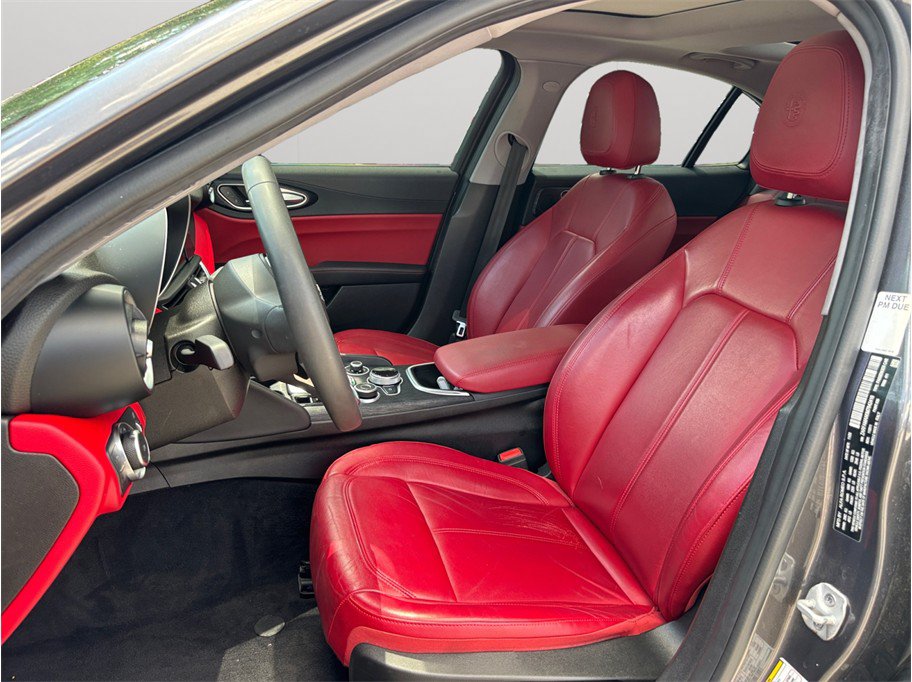 Used 2021 Alfa Romeo Giulia Sprint w/ Sun & Sound Package RWD image 2