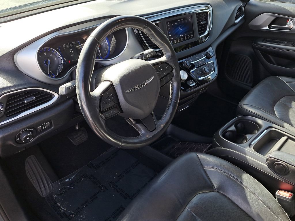 Used 2020 Chrysler Pacifica Touring-L w/ S Appearance Package image 16