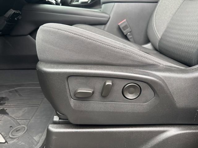 Used 2025 Chevrolet Suburban LS image 25