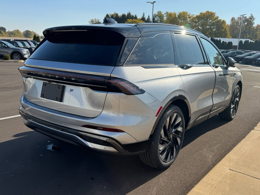 New 2026 Lincoln Nautilus Reserve w/ Jet Appearance Package image 9