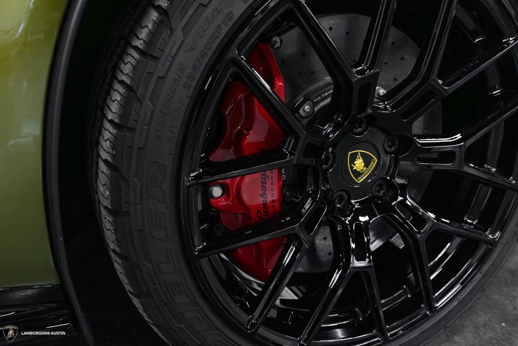 Used 2024 Lamborghini Huracan Sterrato image 19