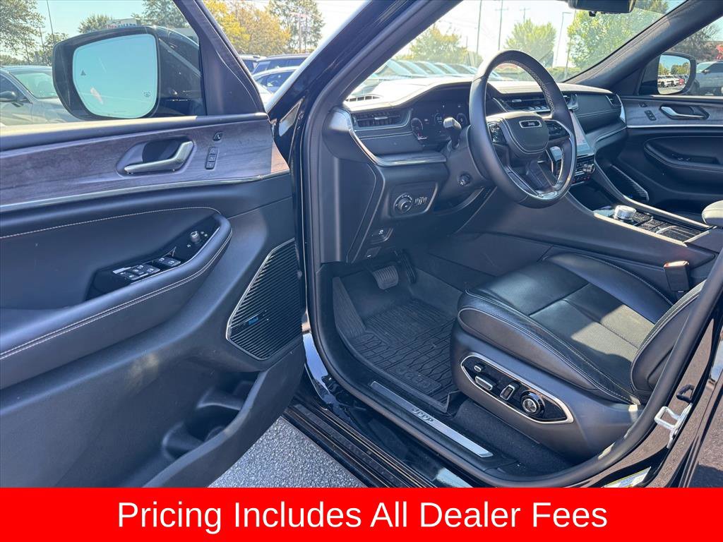 Used 2022 Jeep Grand Cherokee L Overland w/ Luxury Tech Group IV RWD image 17