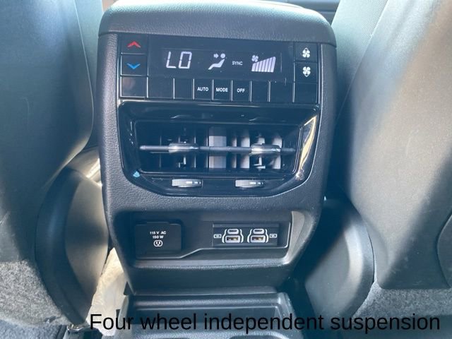 Used 2022 Jeep Grand Cherokee L Laredo image 27