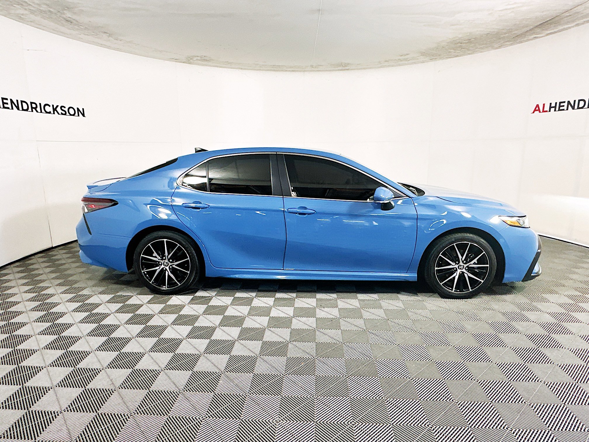 Used 2024 Toyota Camry SE image 2