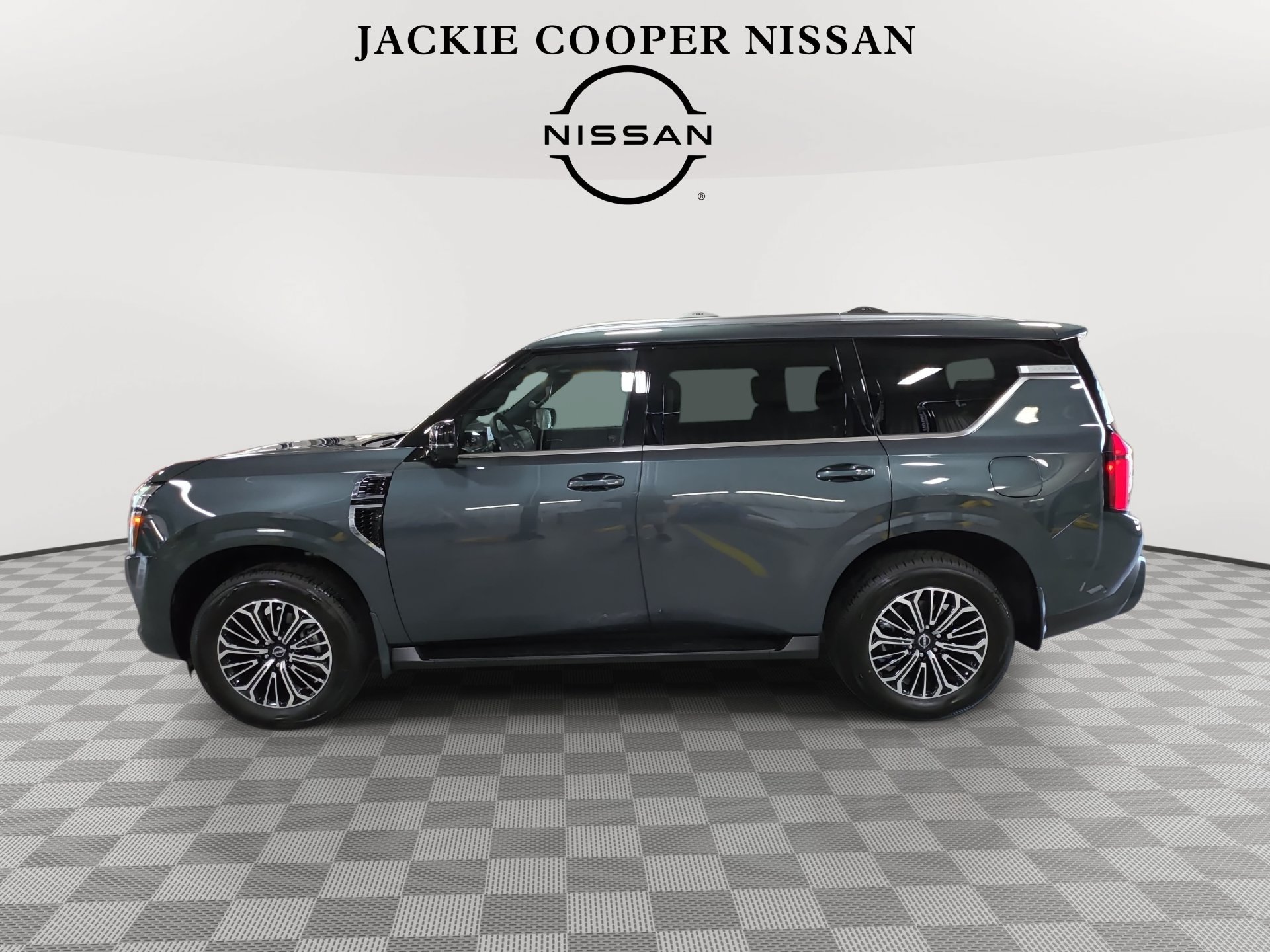 New 2026 Nissan Armada SL w/ Captain's Chari Seat Package AWD/4WD image 8