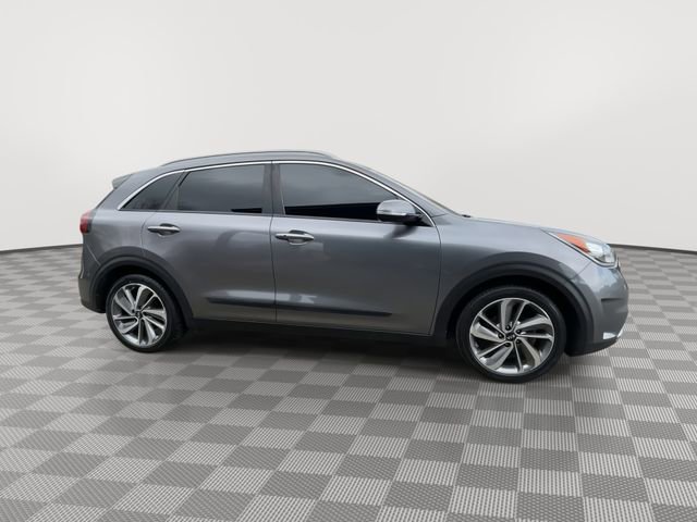 Used 2017 Kia Niro Touring image 2