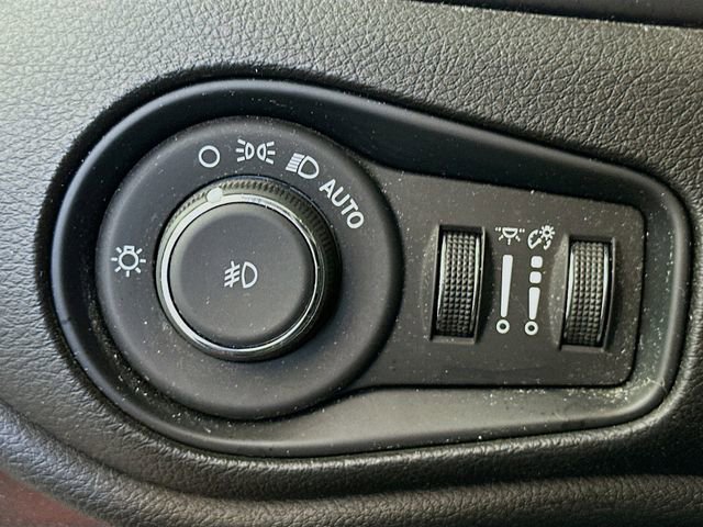 Used 2016 Jeep Renegade Trailhawk w/ Cold Weather Group image 10