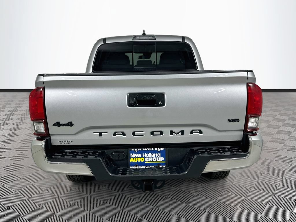 Used 2023 Toyota Tacoma SR5 w/ Black Out Package (TMS) AWD/4WD image 6