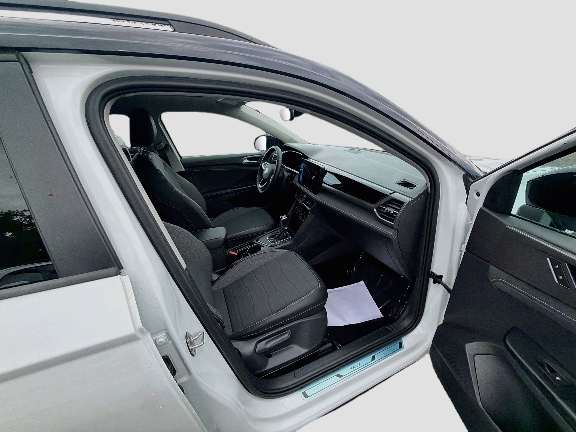 New 2026 Volkswagen Taos SE FWD image 22