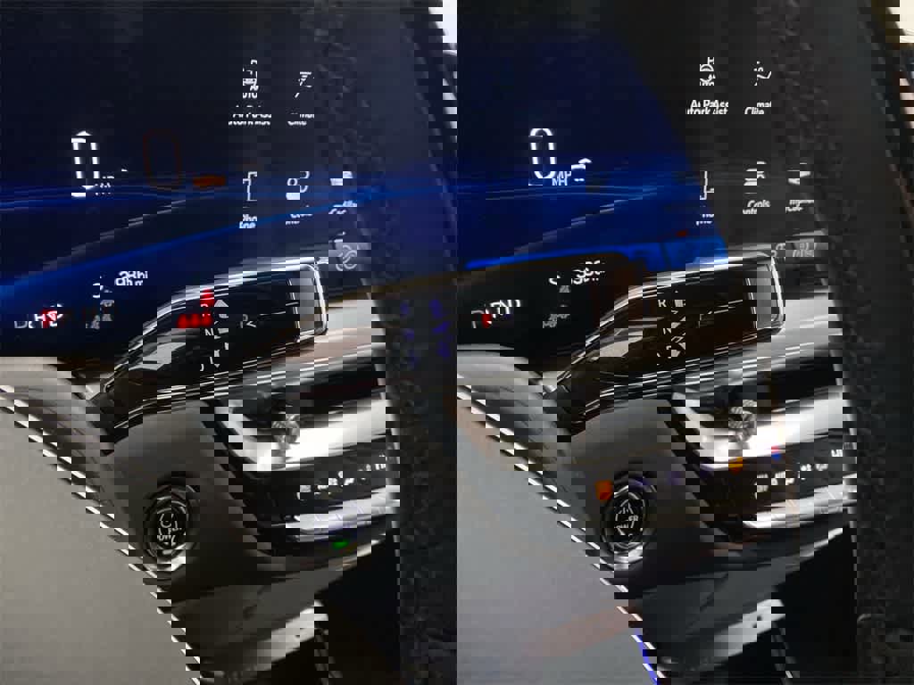 Certified 2025 Cadillac Lyriq Luxury image 26