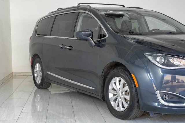 Used 2019 Chrysler Pacifica Touring-L FWD image 63