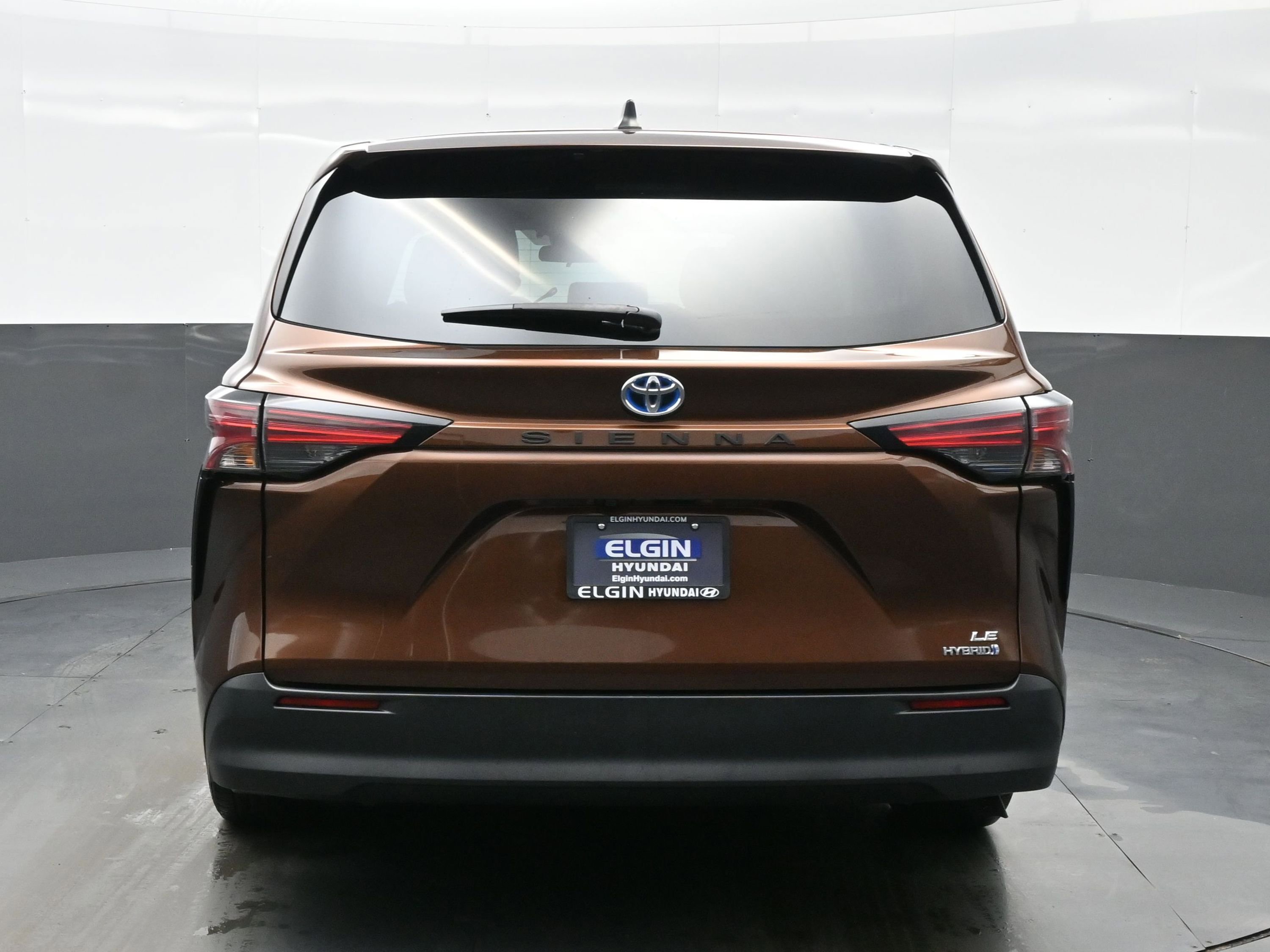 Used 2021 Toyota Sienna LE image 5