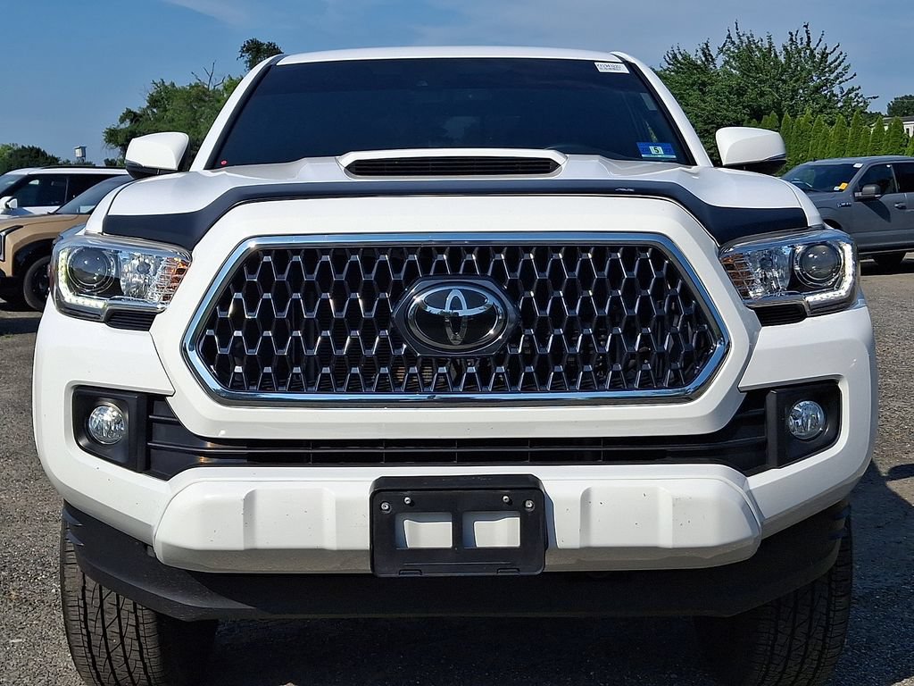 Used 2019 Toyota Tacoma TRD Sport AWD/4WD image 2