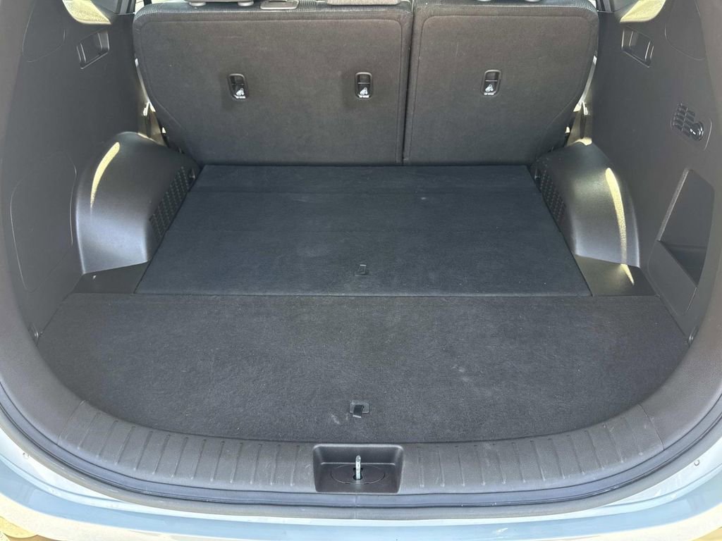 Used 2019 Hyundai Santa Fe SE image 26
