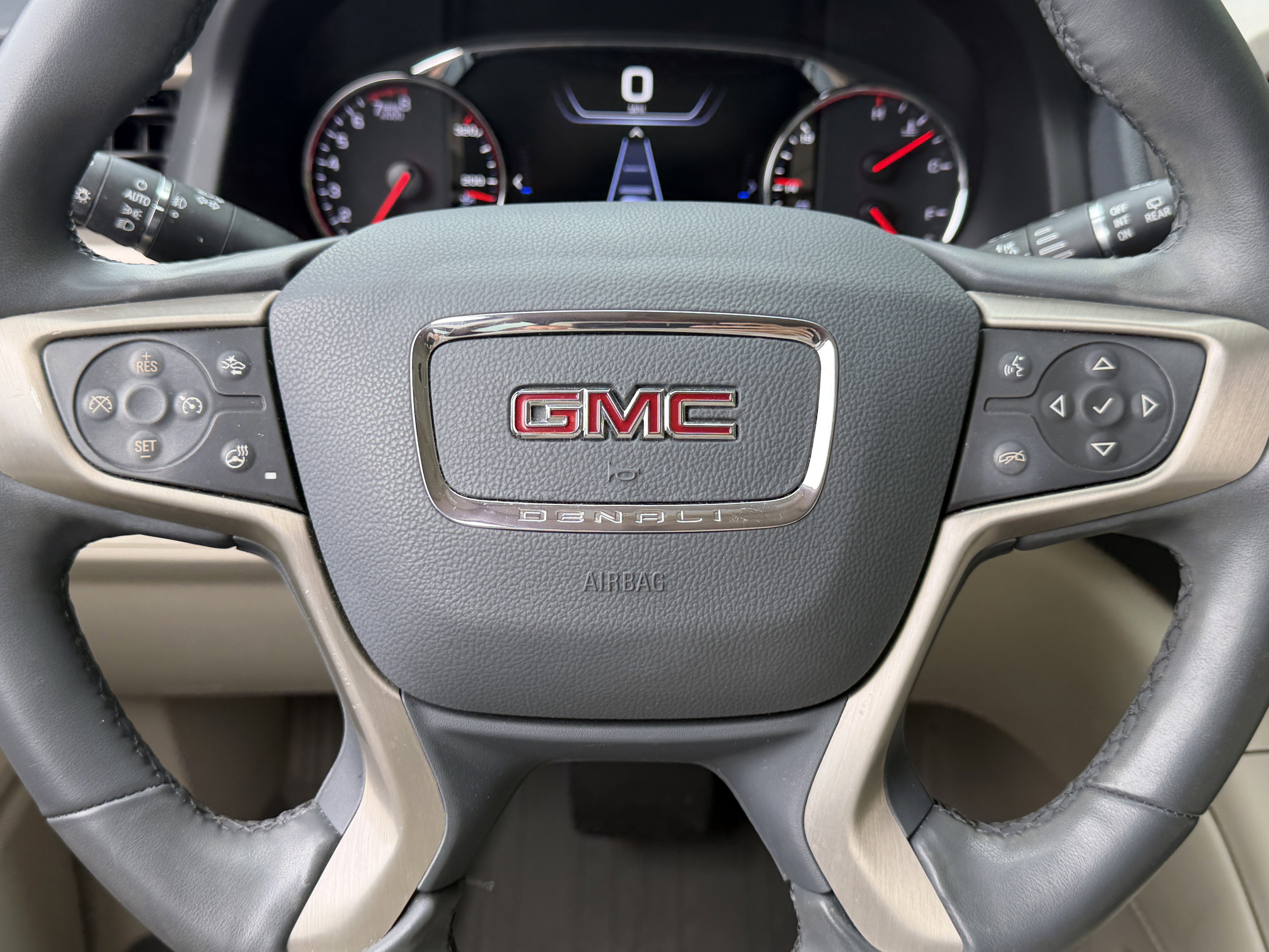 Used 2023 GMC Acadia Denali w/ Denali Technology Package FWD image 27
