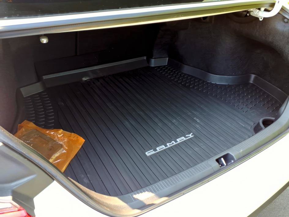 Used 2026 Toyota Camry SE FWD image 5