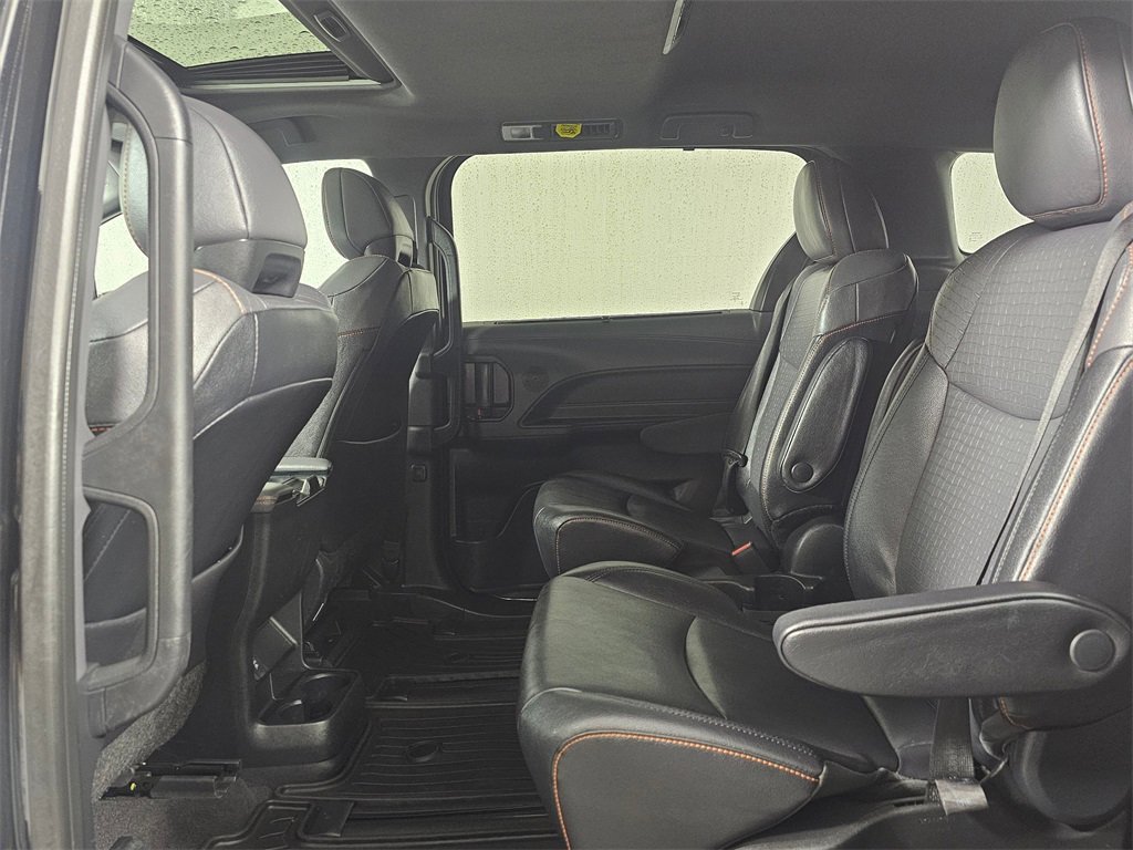 Used 2023 Toyota Sienna XSE image 18