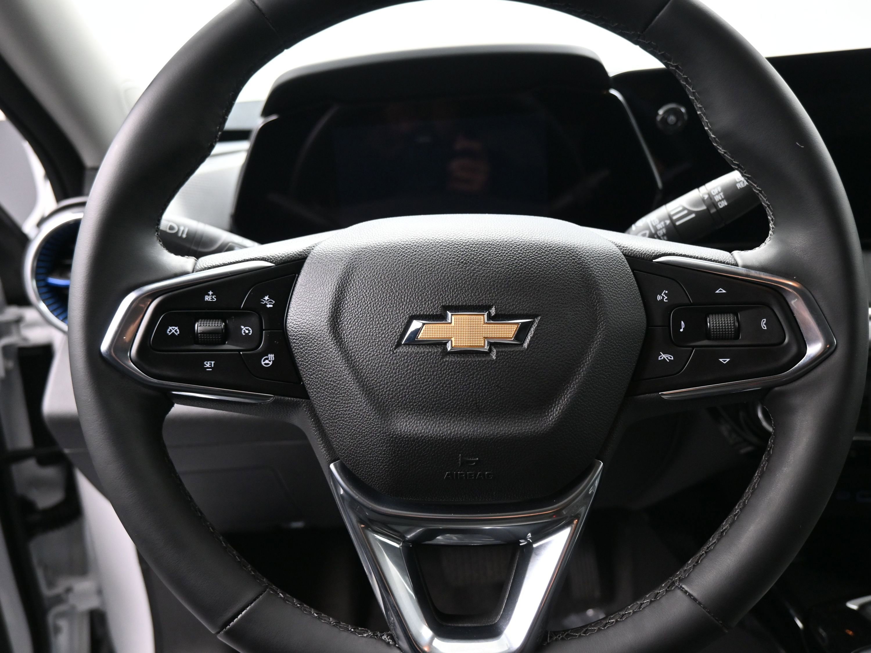 Used 2025 Chevrolet Trax LT w/ Driver Confidence Package image 14