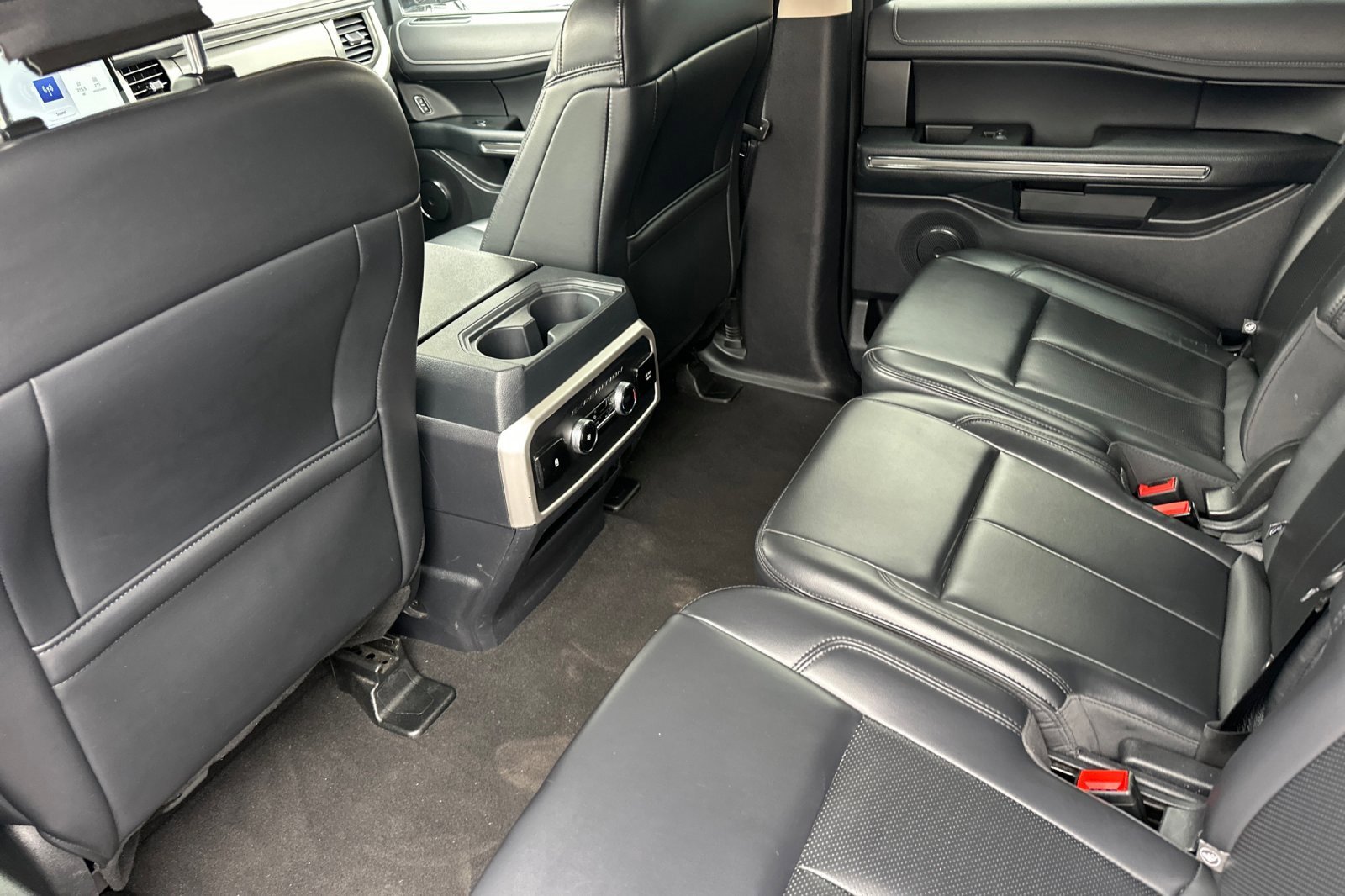 Used 2024 Ford Expedition Max XLT image 15