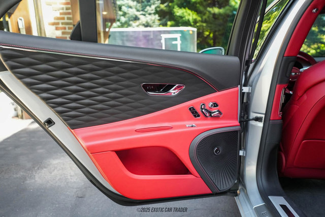 Used 2022 Bentley Flying Spur V8 image 24