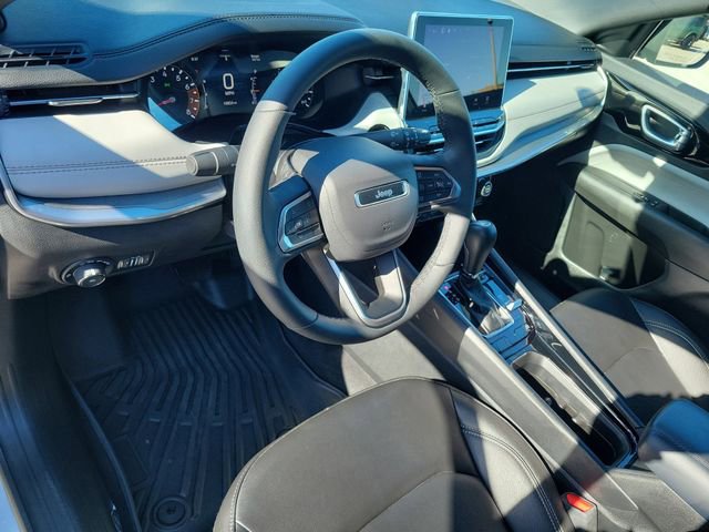 Used 2025 Jeep Compass Limited image 21