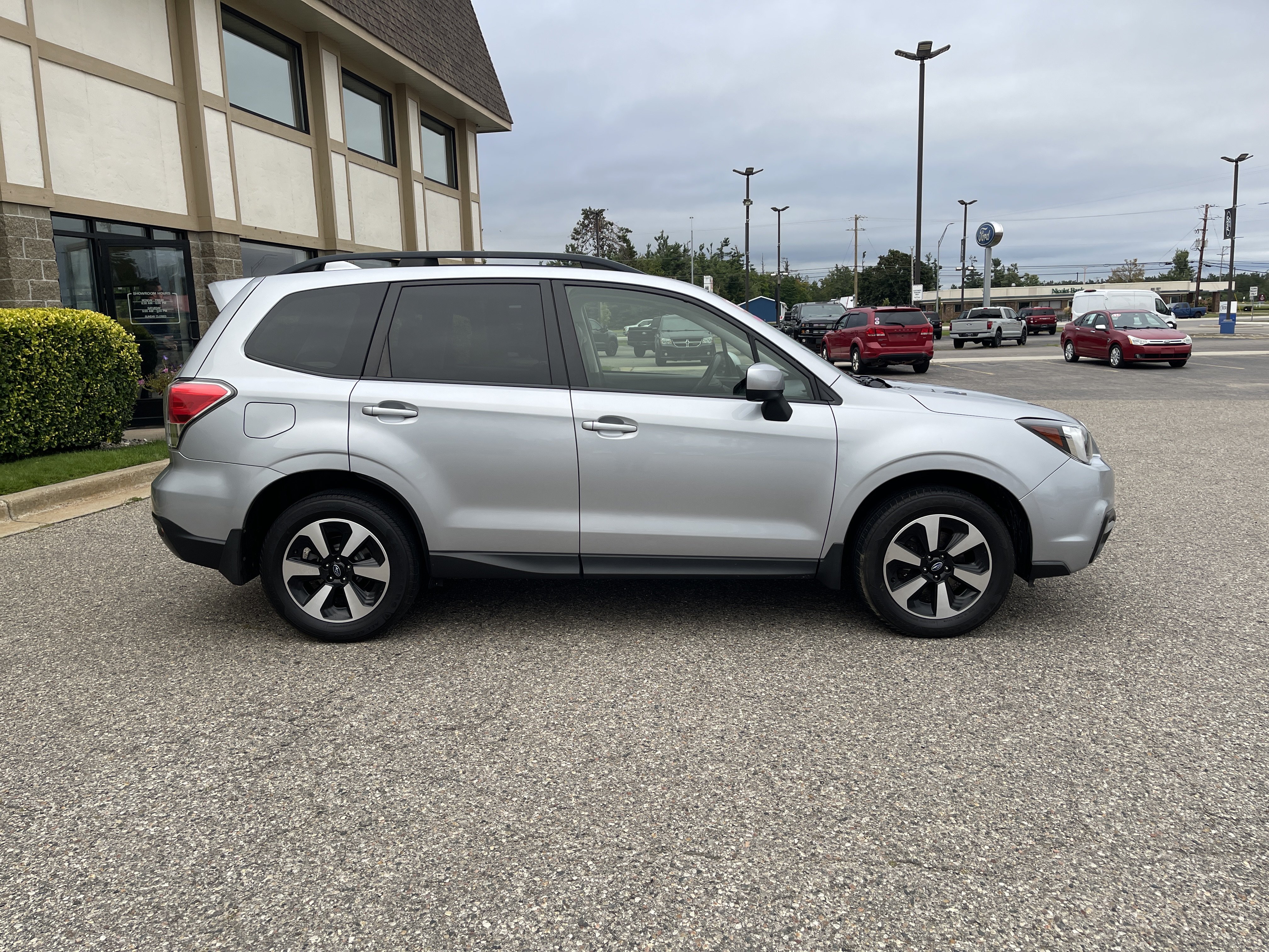 Used 2018 Subaru Forester 2.5i Premium AWD/4WD image 2