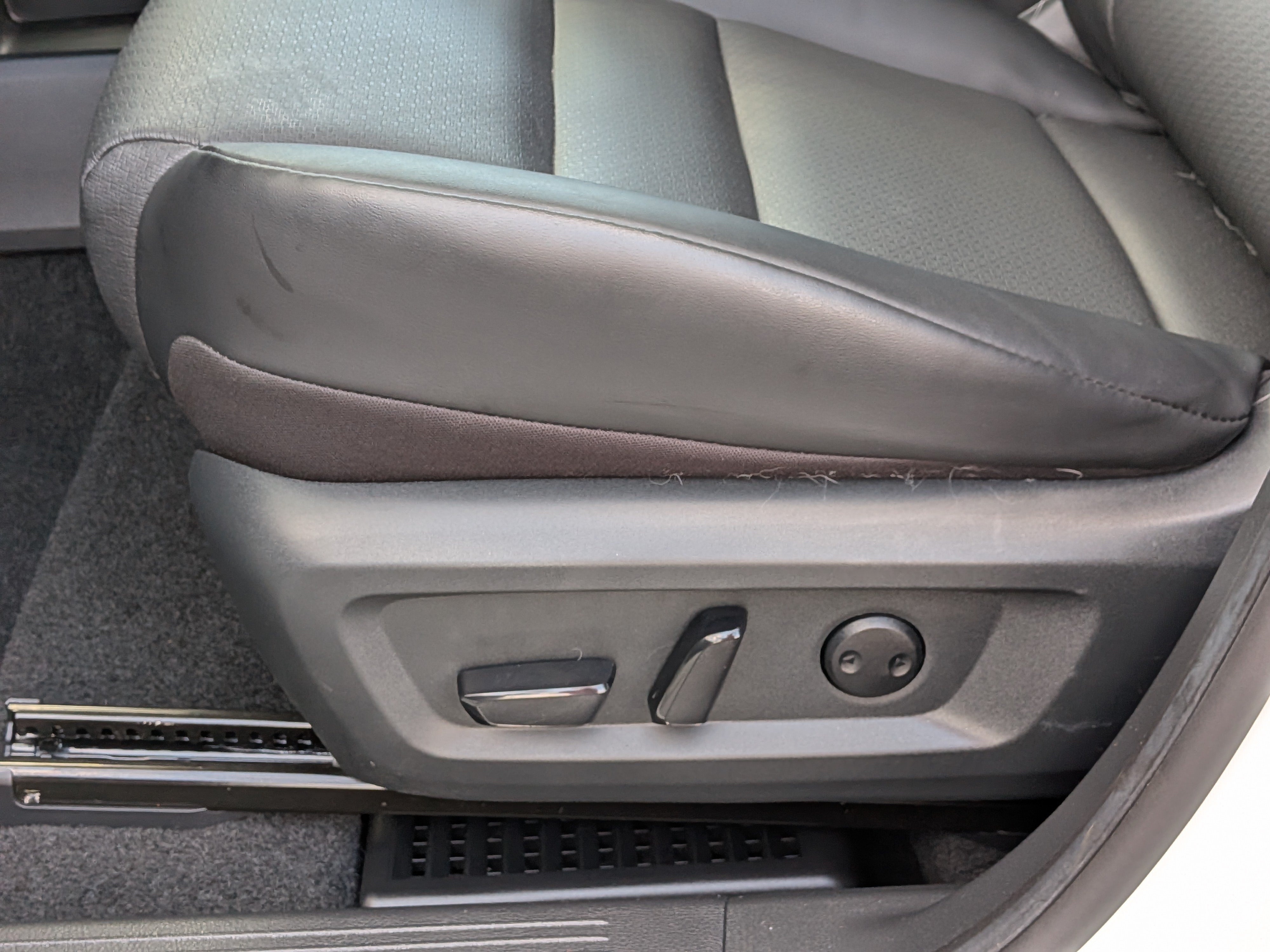Used 2023 Nissan Rogue SV w/ SV Premium B Package AWD/4WD image 14