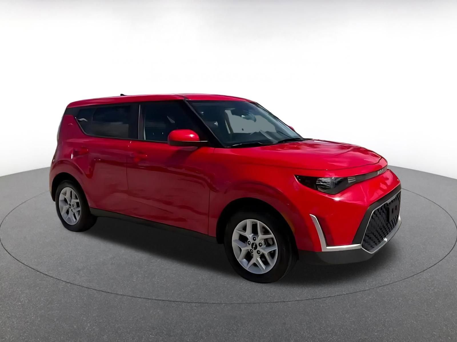 Used 2025 Kia Soul LX w/ LX Technology Package FWD image 2