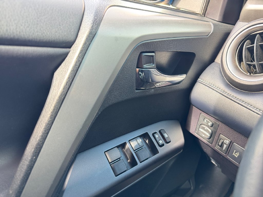 Certified 2018 Toyota RAV4 XLE AWD/4WD image 11