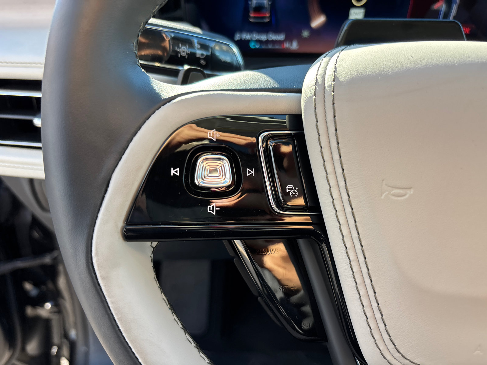 New 2026 Lincoln Aviator Reserve w/ Illumination Package AWD/4WD image 17