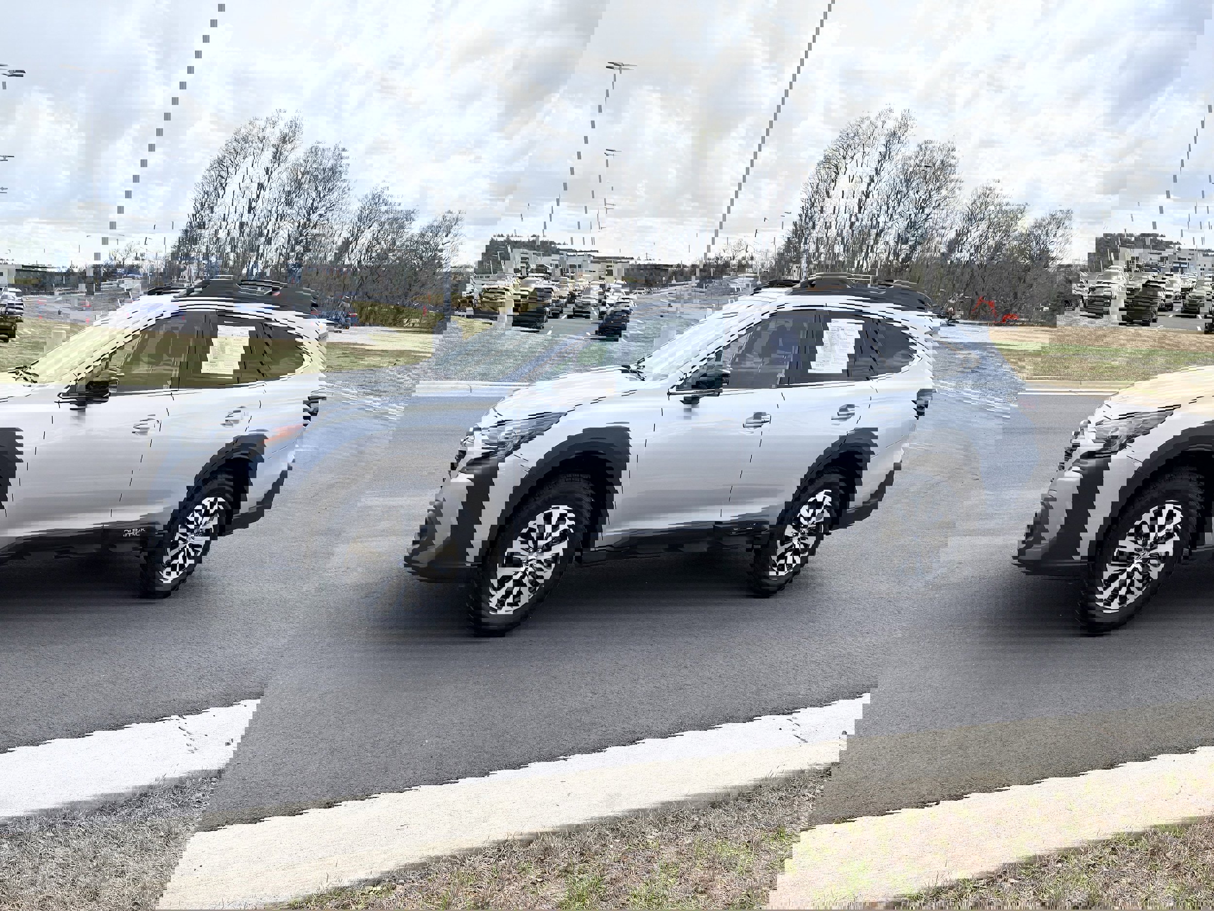 Used 2025 Subaru Outback Premium image 4