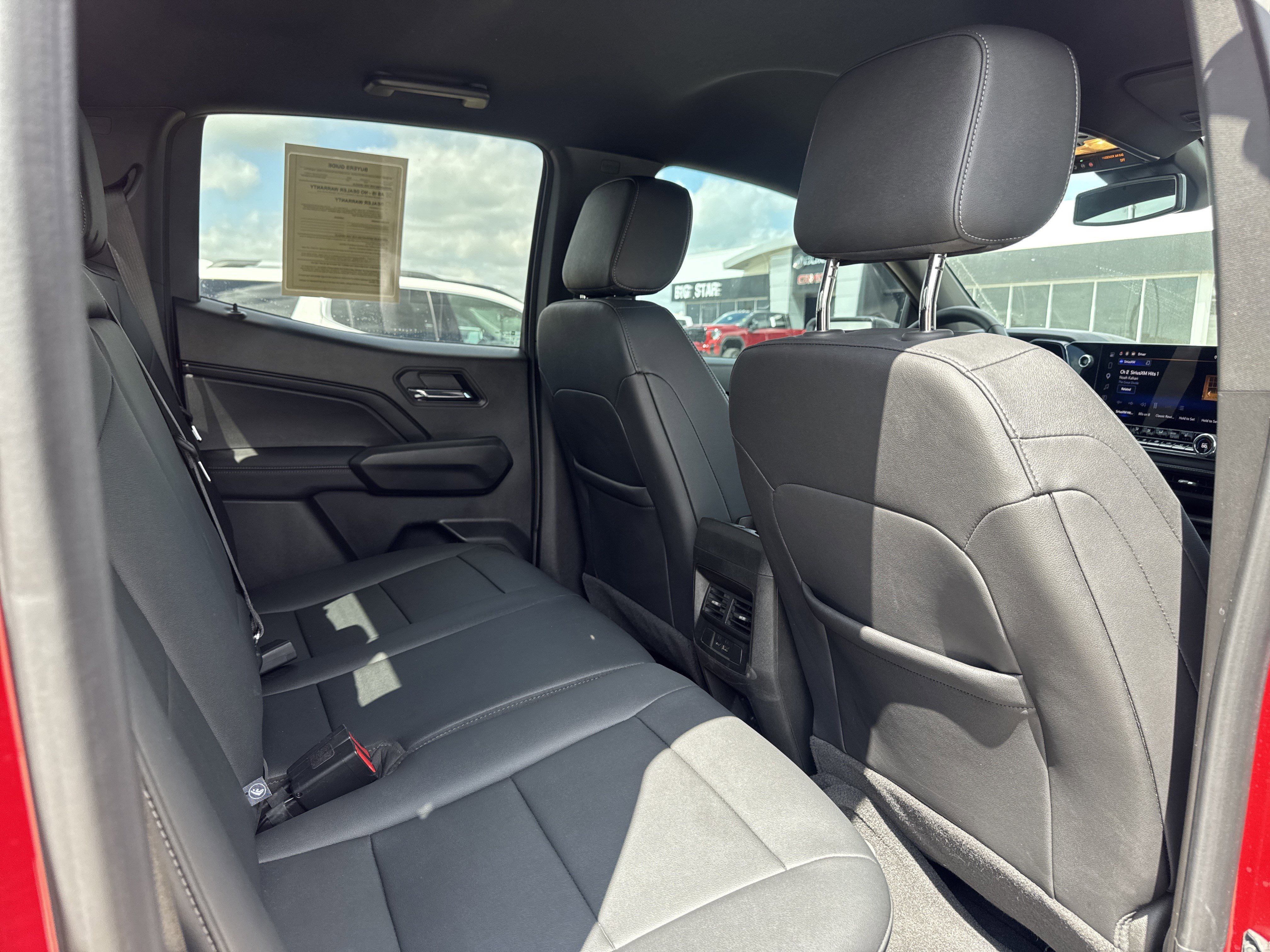 Used 2025 Chevrolet Colorado LT w/ LT Convenience Package image 15