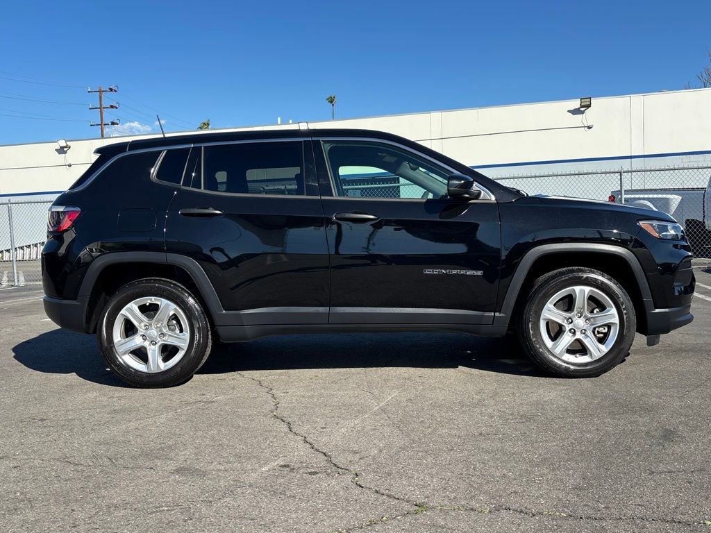Used 2023 Jeep Compass Sport image 3
