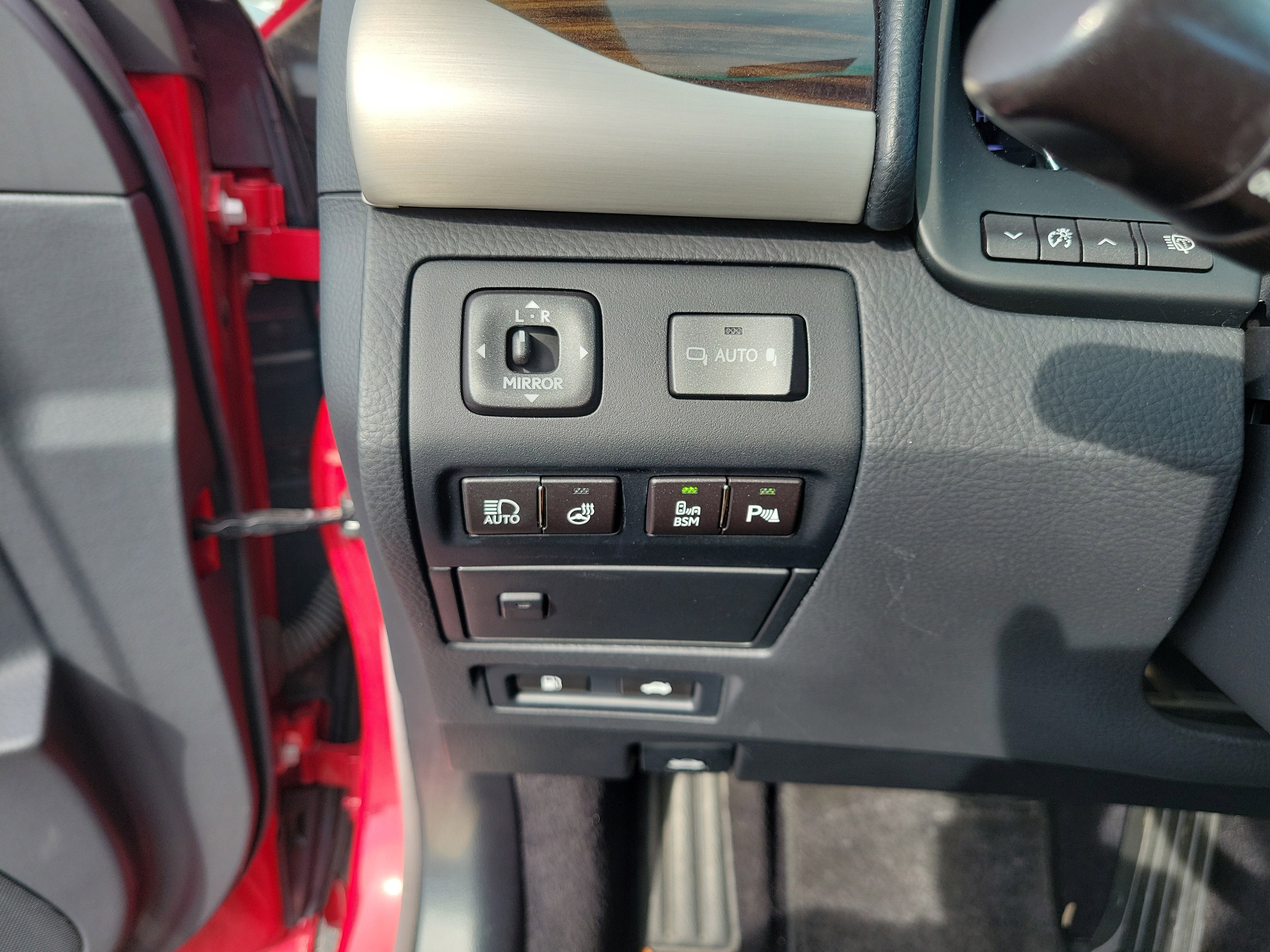 Used 2015 Lexus LS 460 w/ Comfort Package RWD image 27