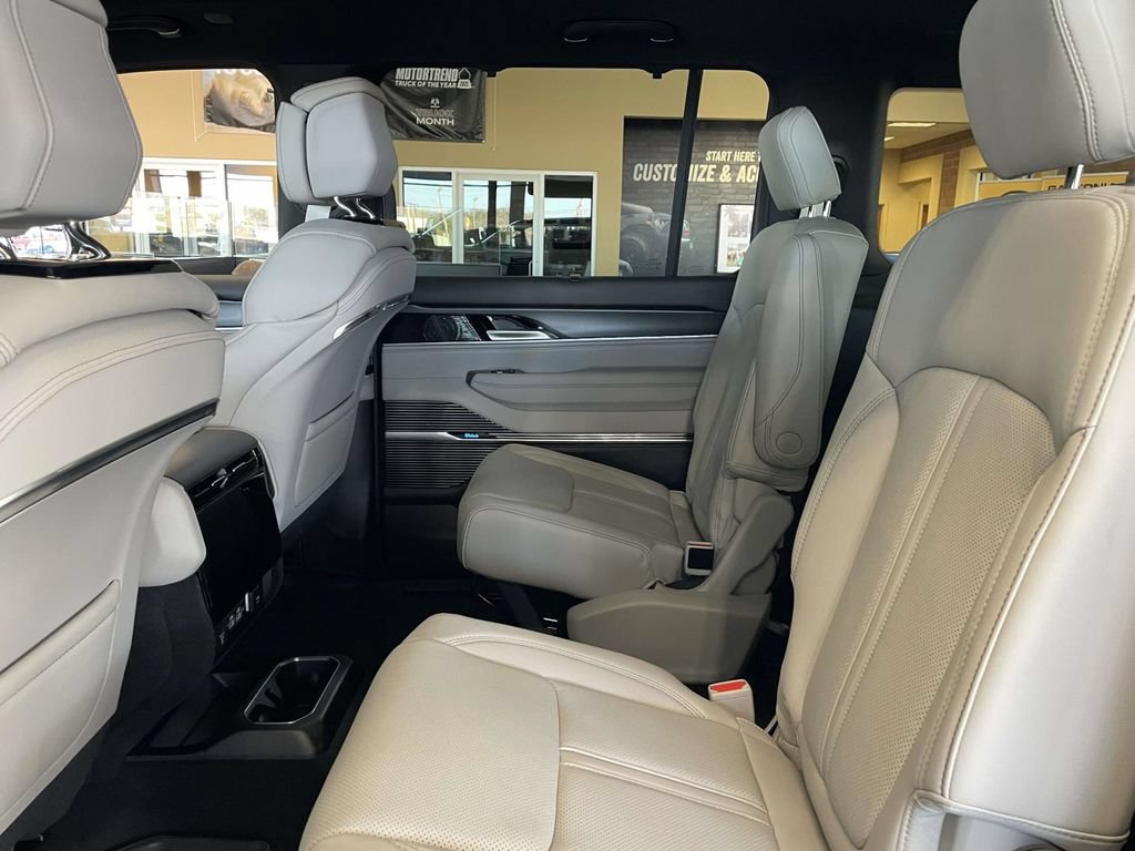 New 2026 Jeep Grand Wagoneer Summit w/ Premium Group III AWD/4WD image 18
