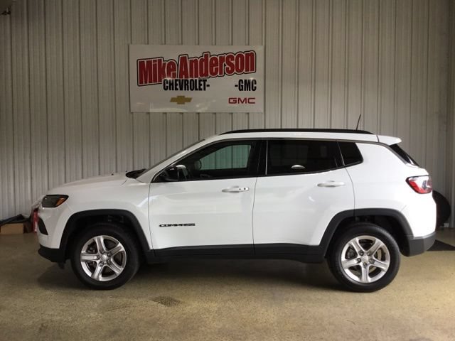 Used 2024 Jeep Compass Latitude AWD/4WD image 2