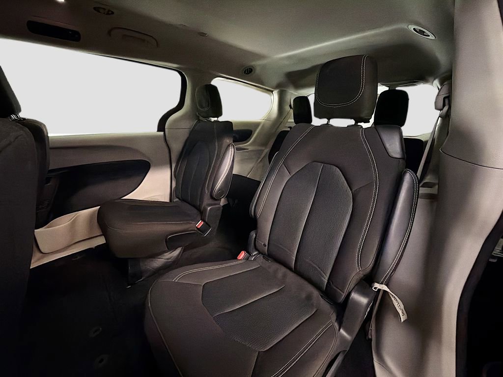 Used 2023 Chrysler Voyager LX image 22