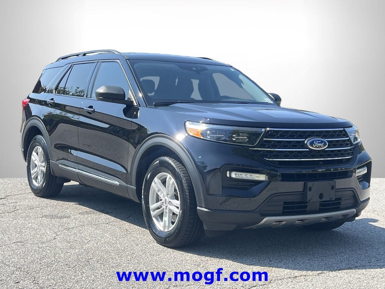 Used 2022 Ford Explorer XLT w/ Equipment Group 202A AWD/4WD image 4