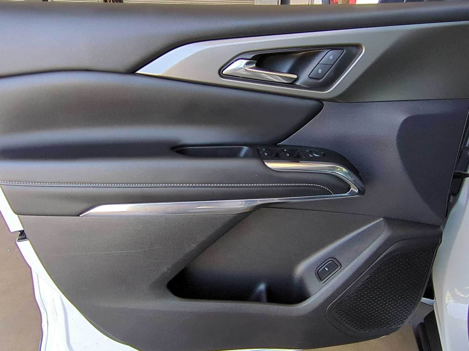 Used 2025 Chevrolet Traverse LT FWD image 10