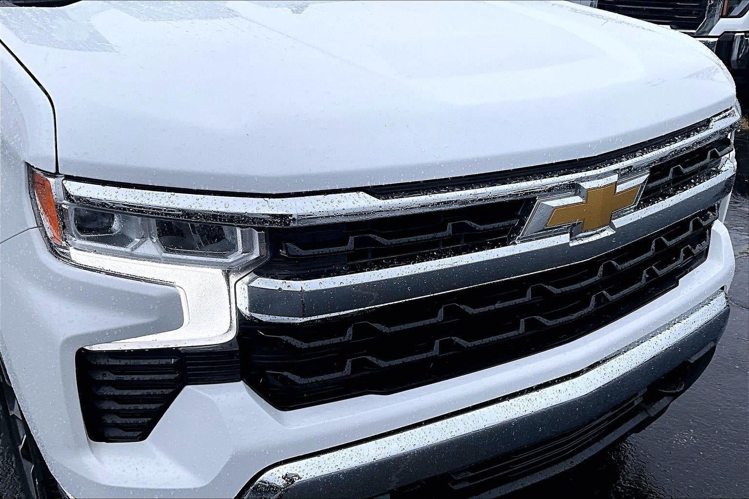 Used 2024 Chevrolet Silverado 1500 LT AWD/4WD image 30
