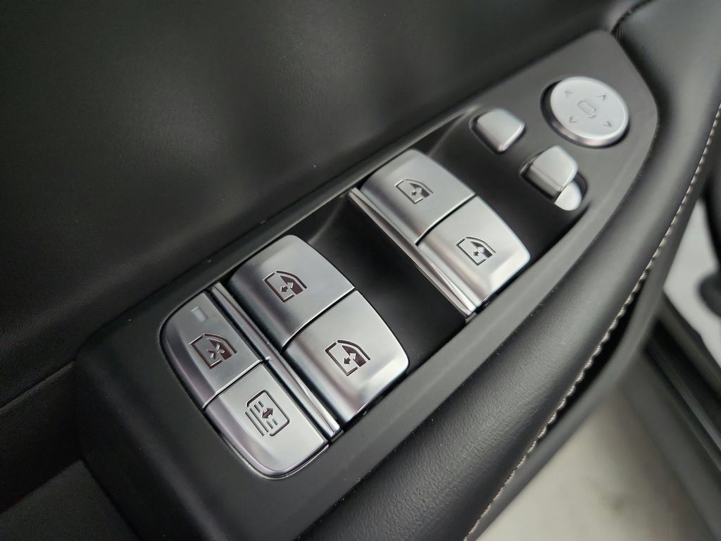 Used 2022 BMW 740i xDrive w/ M Sport Package AWD/4WD image 29