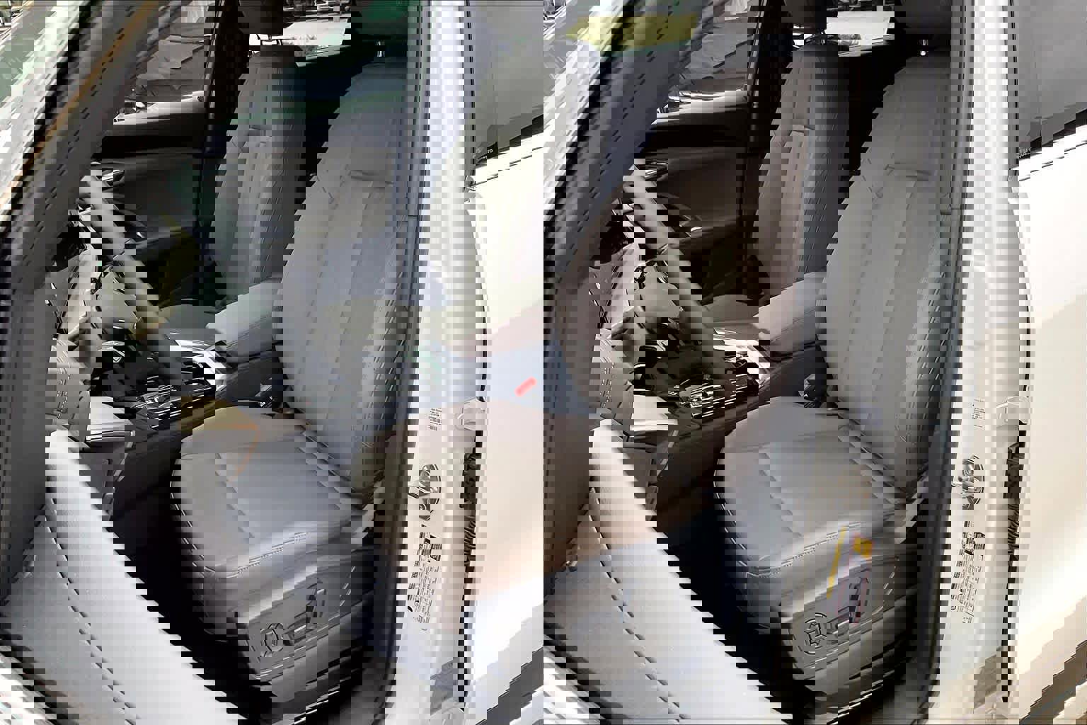 Used 2025 Audi Q5 Premium w/ Convenience Package image 9