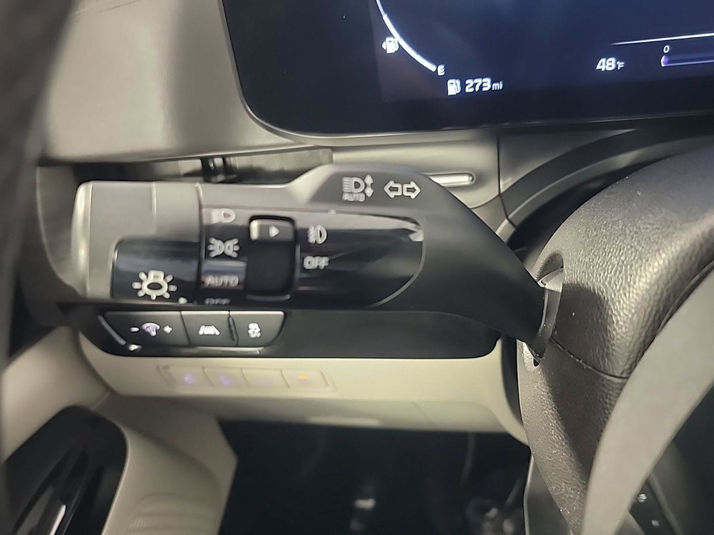 Used 2024 Kia Carnival SX image 32