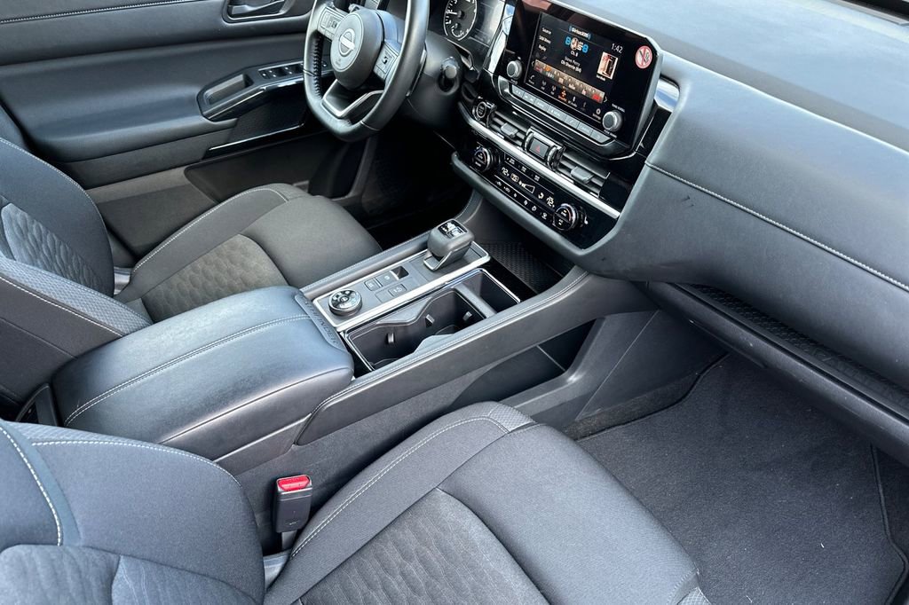 Used 2024 Nissan Pathfinder SV AWD/4WD image 17