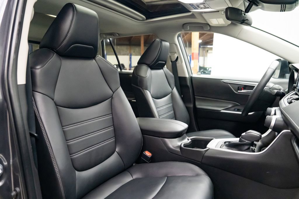 Used 2022 Toyota RAV4 XLE Premium AWD/4WD image 27