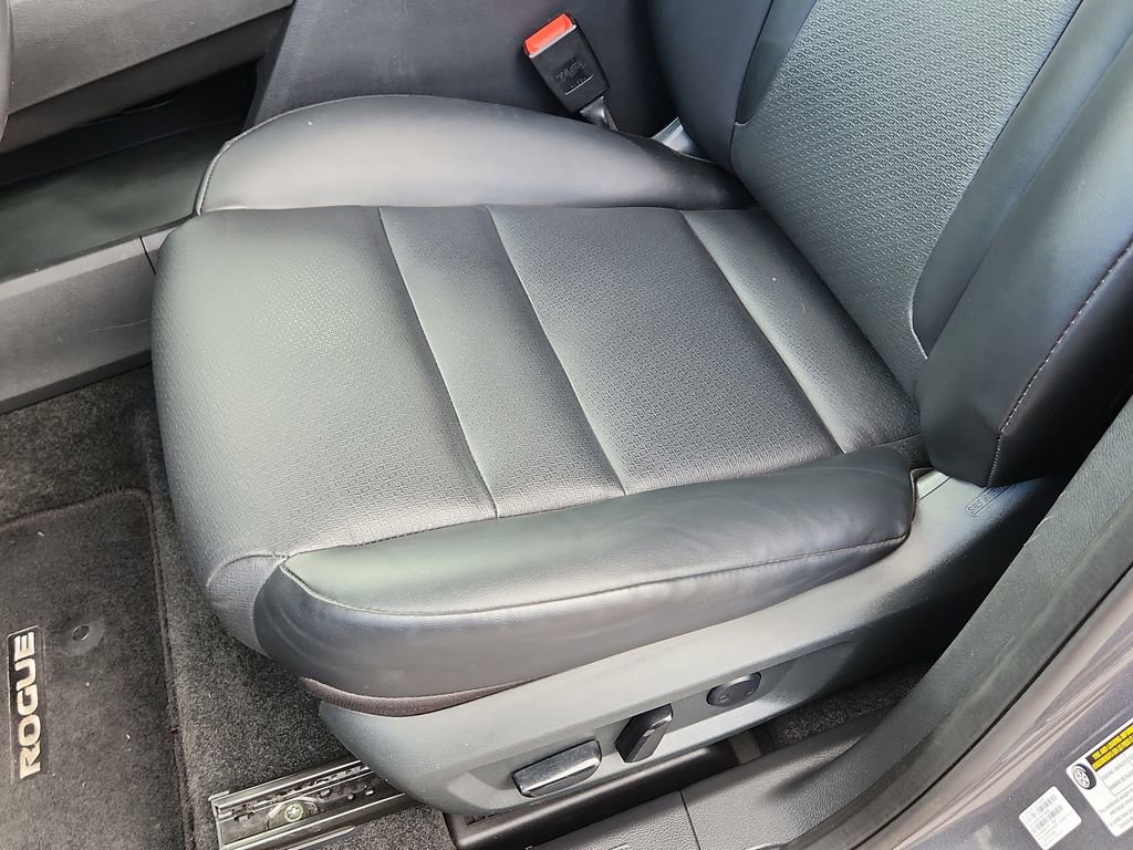 Used 2023 Nissan Rogue SV w/ SV Premium B Package image 8