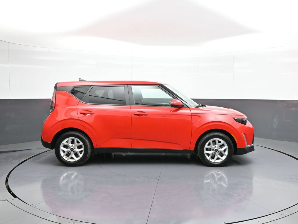 Certified 2023 Kia Soul LX w/ LX Technology Package FWD image 5