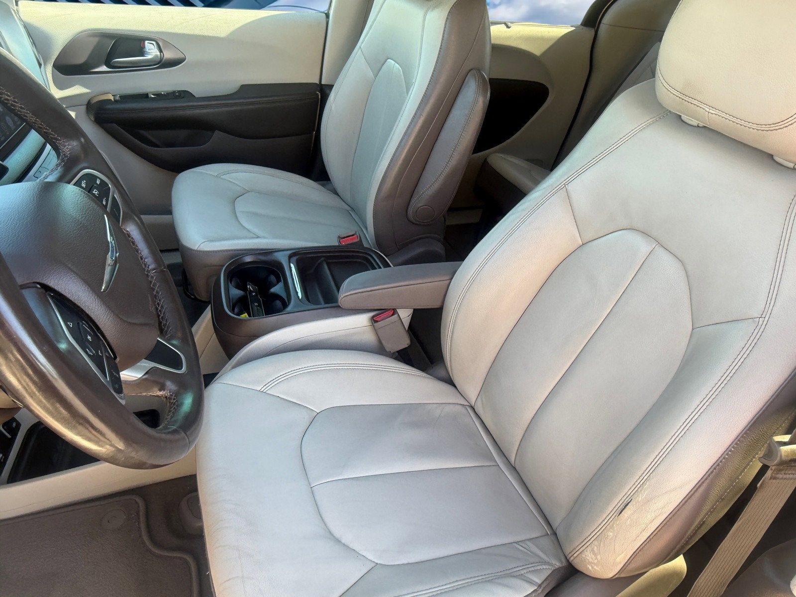 Used 2017 Chrysler Pacifica Touring-L w/ Tire & Wheel Group image 9